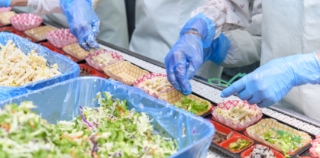 お弁当の調理、盛付、調理補助写真